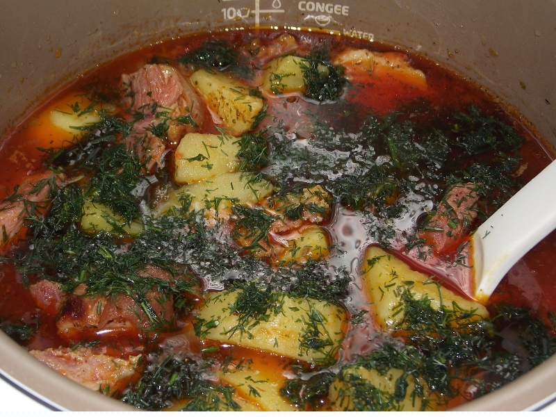 Tocanita de cartofi cu ciolan afumat ( la multicooker )