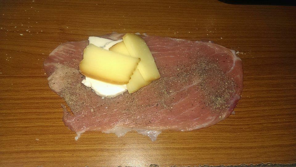 Buzunar de vitel cu mozzarella si cascaval afumat