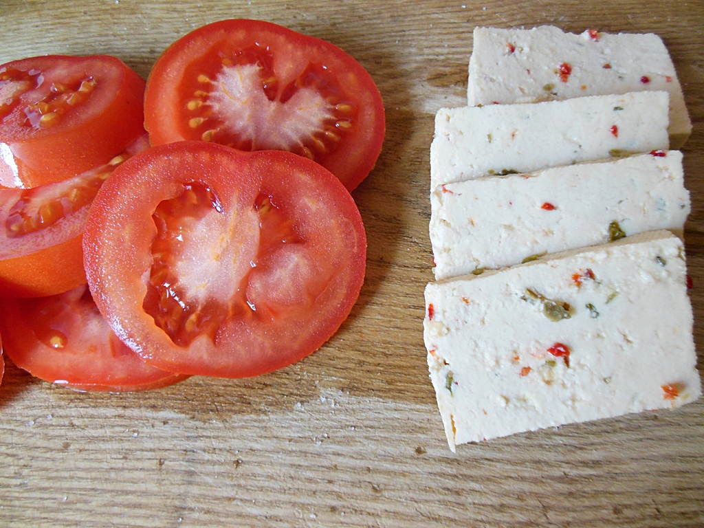 Turnulete cu dovlecel, rosii si tofu