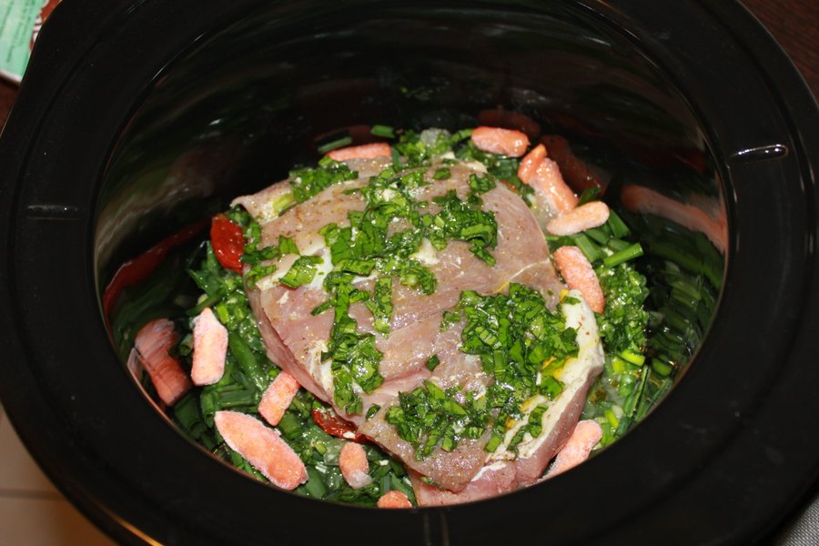 Pulpa de porc in sos de ceapa verde si leurda la slow cooker Crock-Pot