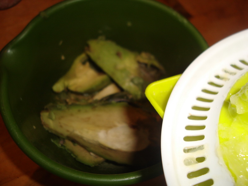 Pasta de avocado cu peste afumat