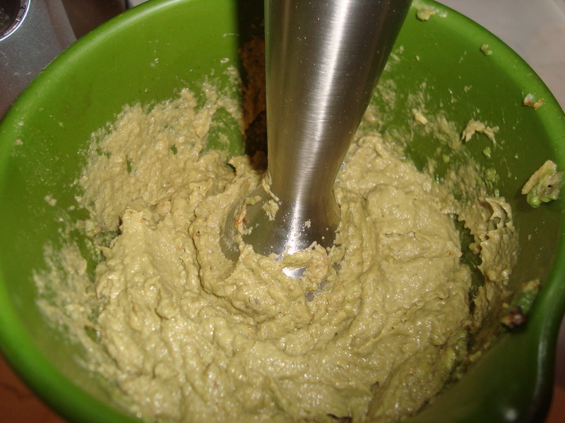 Pasta de avocado cu peste afumat