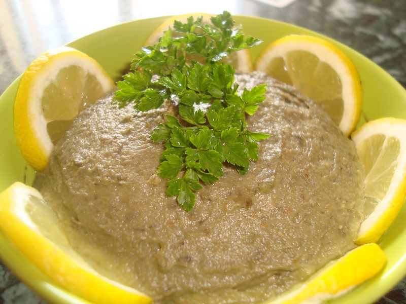 Pasta de avocado cu peste afumat