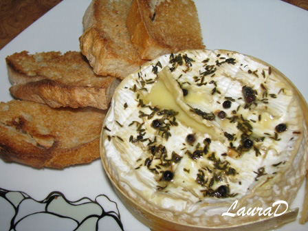 Camembert aromat la cuptor