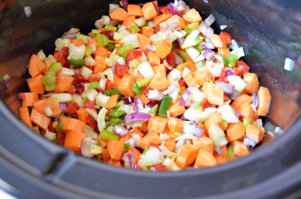 Carne de vitel in sos de legume cu vin la slow cooker Crock-Pot