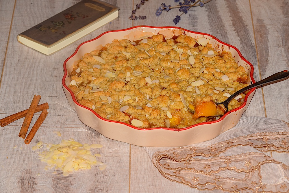 Crumble cu piersici