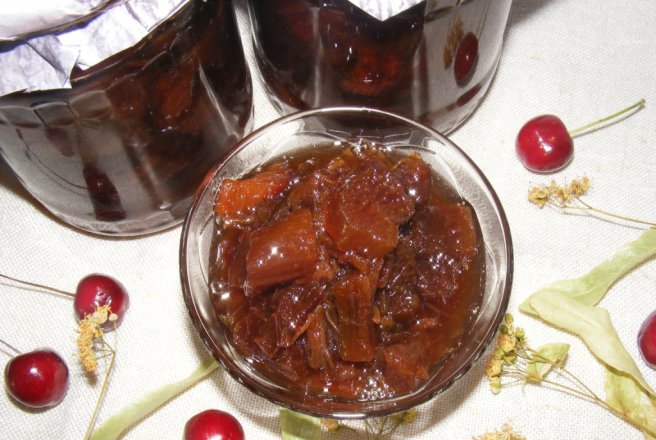 Dulceaţă de rubarbă (rubarbăr, rubarbură, revent)