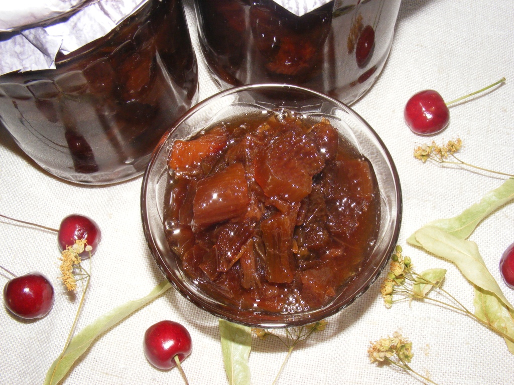 Dulceaţă de rubarbă (rubarbăr, rubarbură, revent)