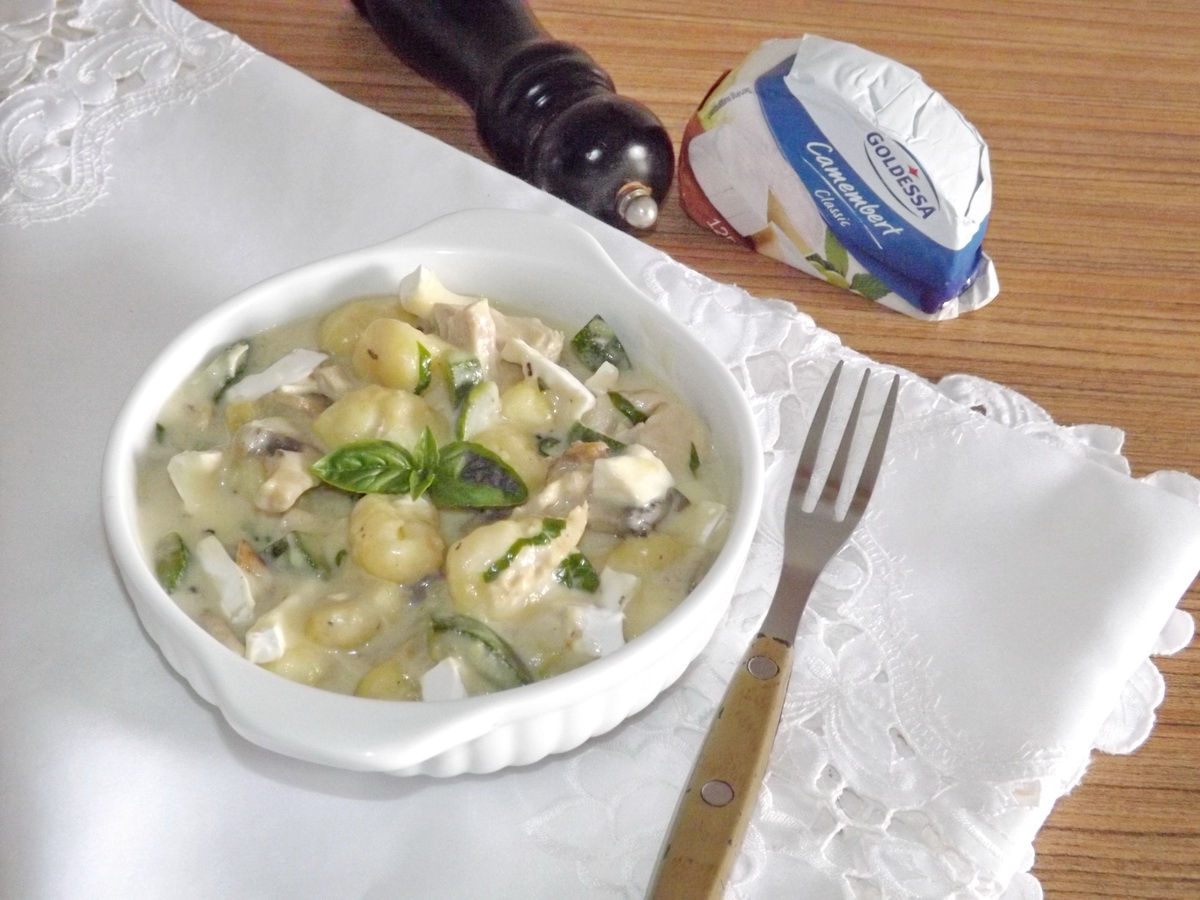 Gnocchi cu sos alb, zucchini si ciuperci