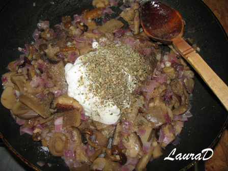 Stroganoff de ciuperci cu tarhon