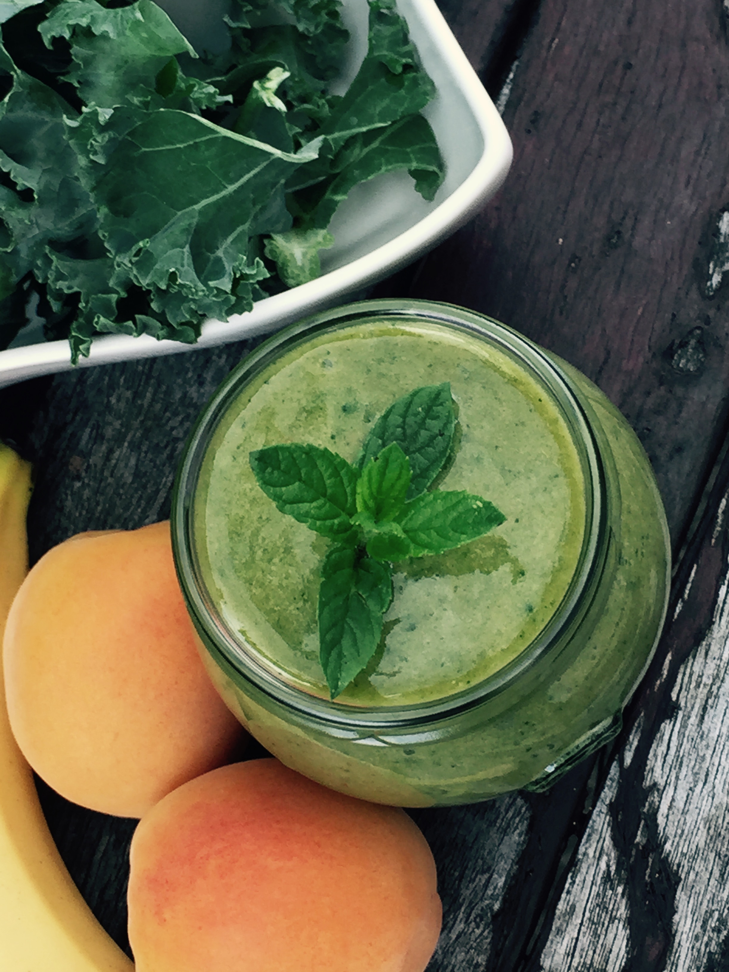 Smoothie Cu Banana, Piersici Si Kale