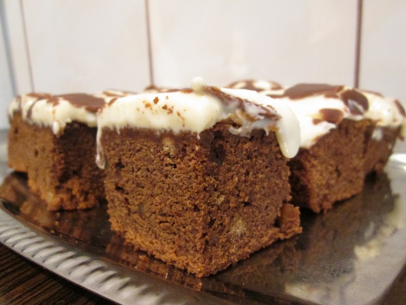 Brownie cu crema de branza