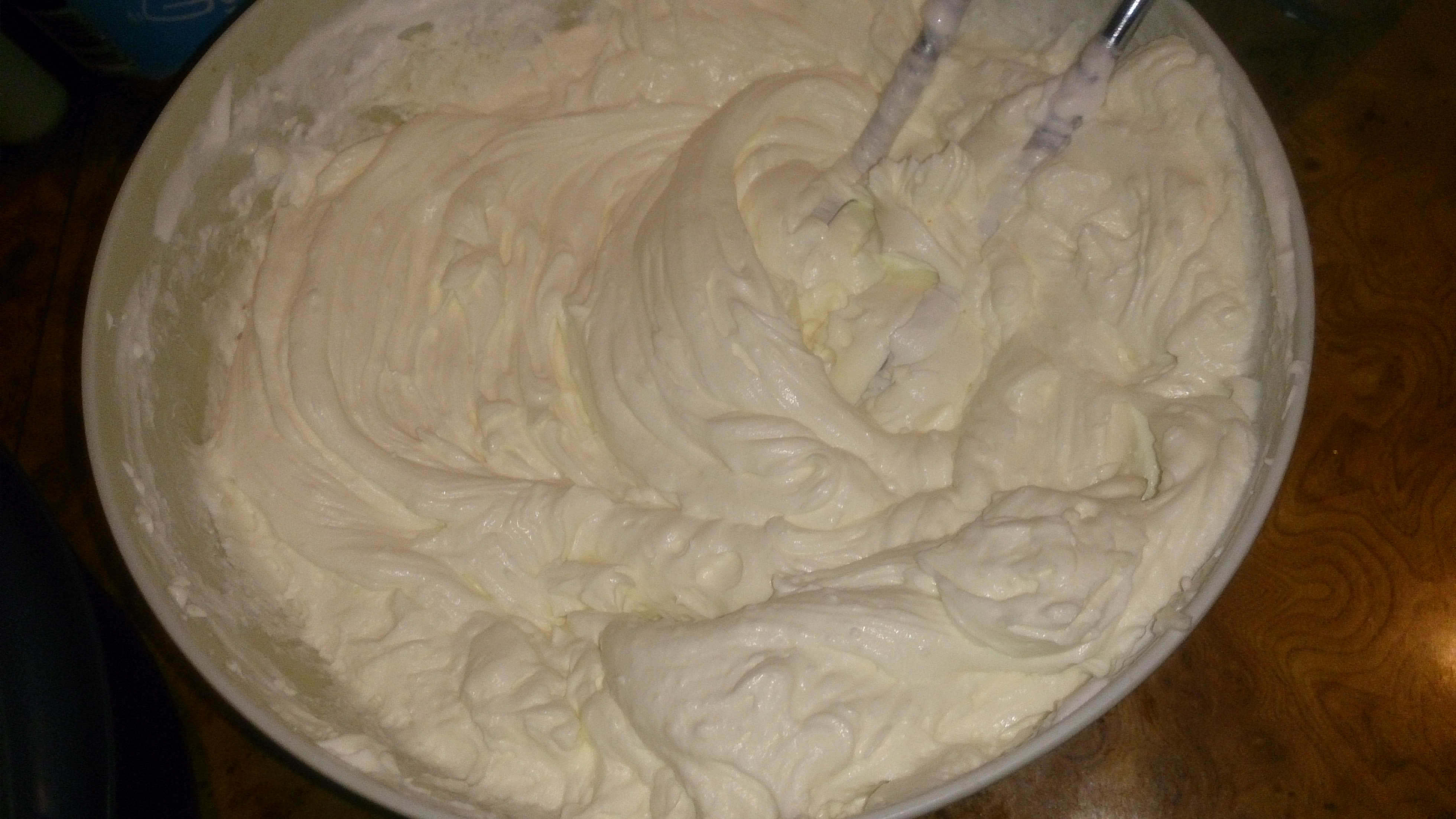 Tort cu crema mascarpone, visine si lime