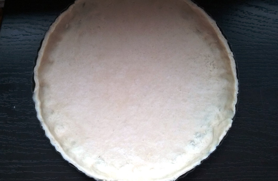 Tarta  cu crema de vanilie si piersici