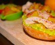 Sandwich cu pui, guacamole si ananas la grill-8