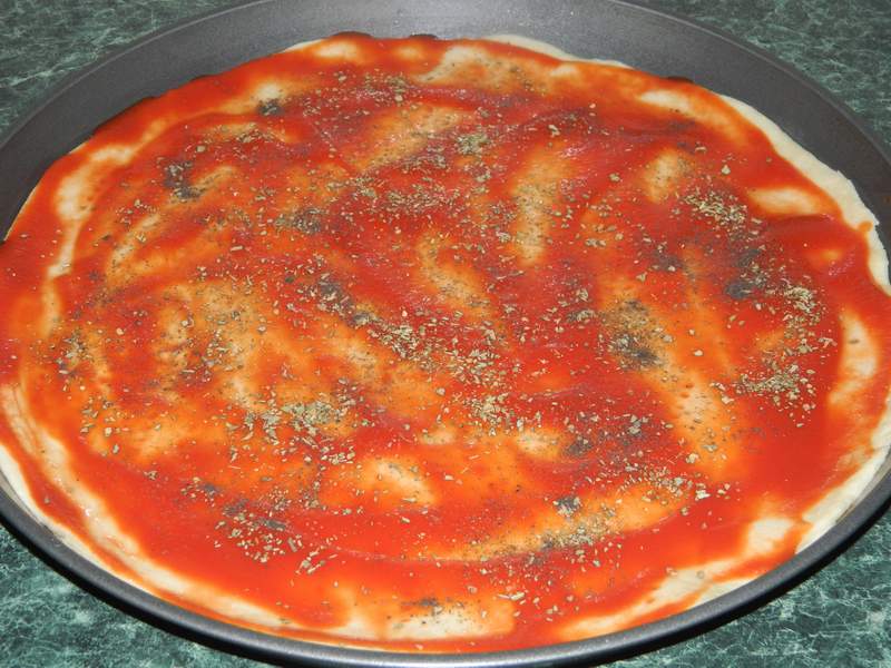 Pizza cu carne tocata