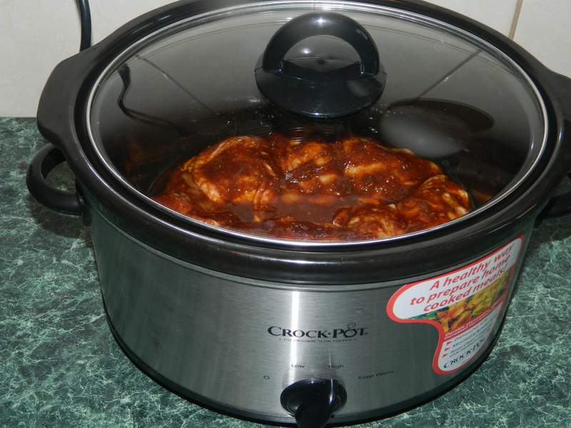 Pulpe de pui dulci-picante cu gnocchi la slow cooker Crock-Pot 4,7 L