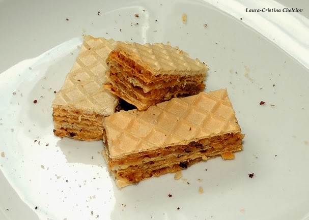 Napolitane cu alune macinate, biscuiti si dulce de leche