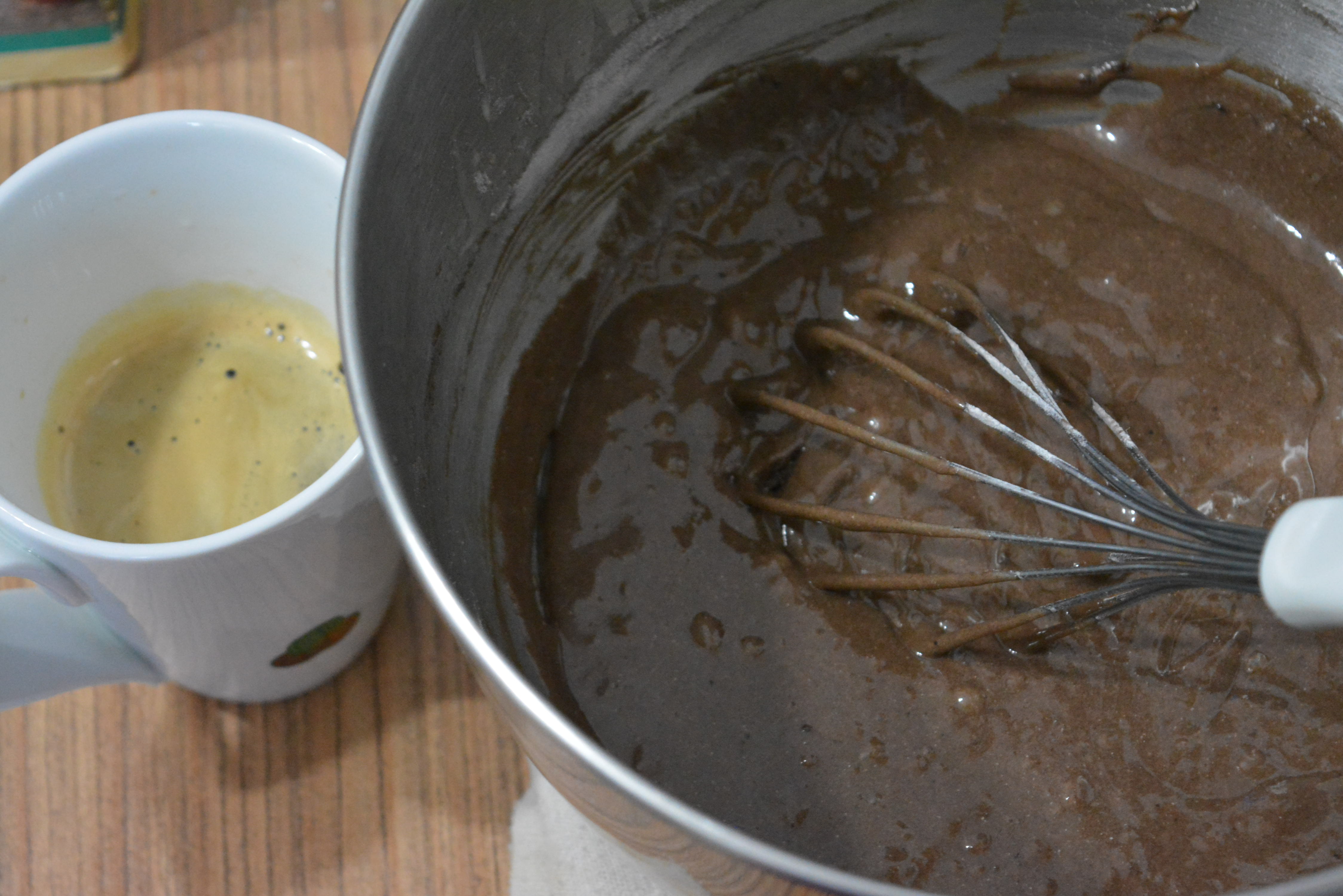 Tort cu crema de capsuni, zmeura si sampanie