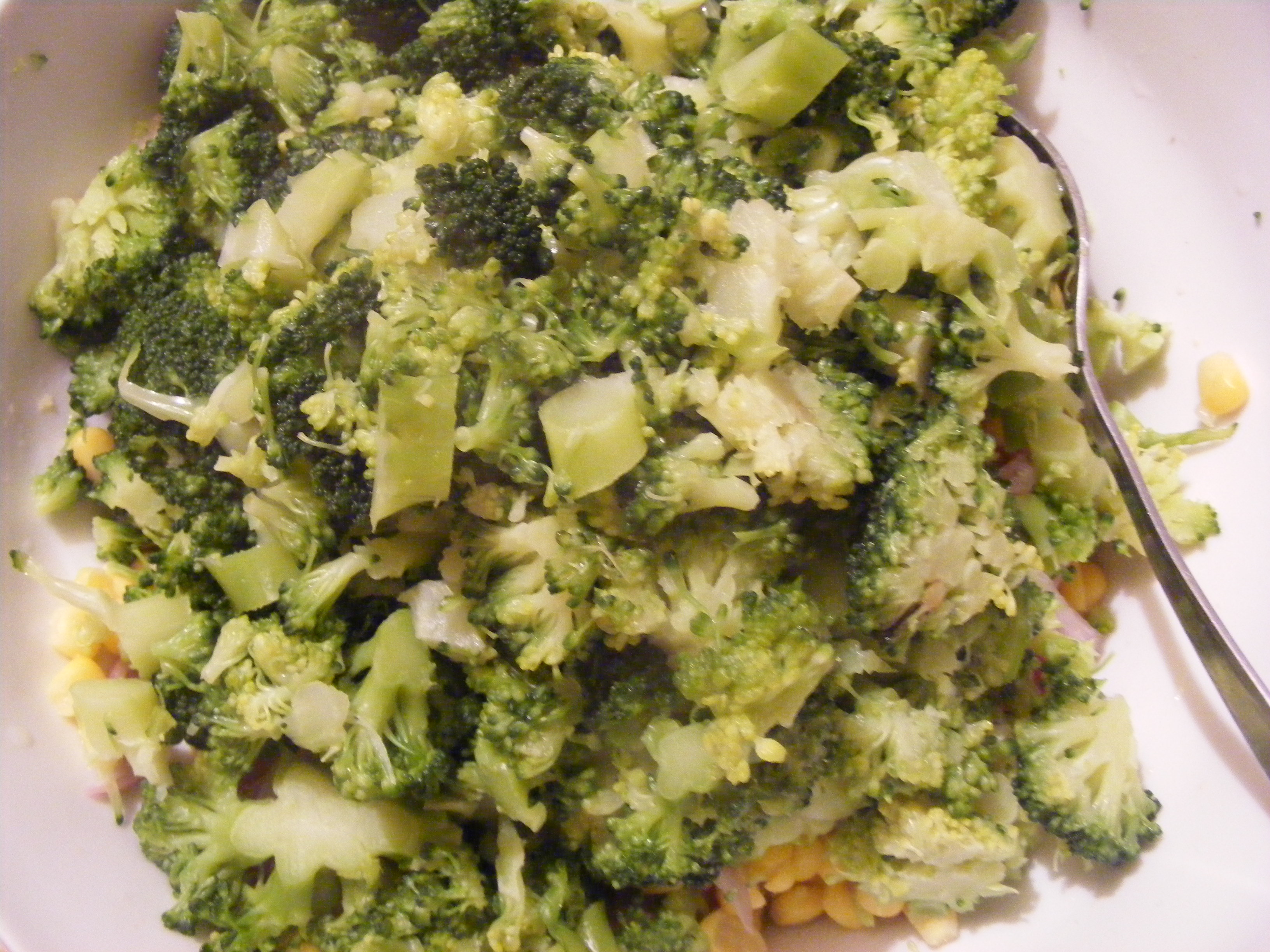 Salata de broccoli cu porumb