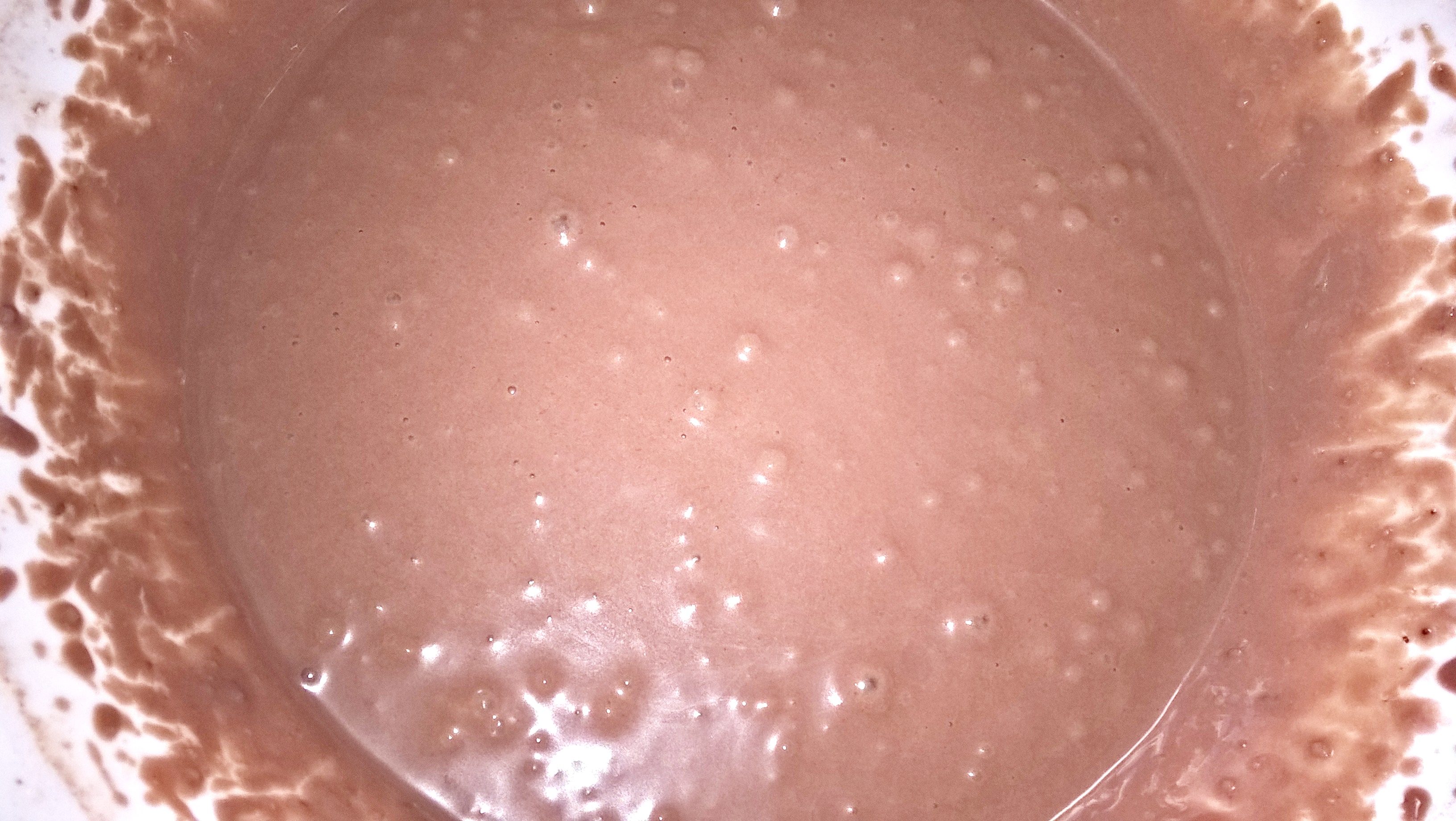 Clatite invelite in ciocolata alba cu crema de vanilie
