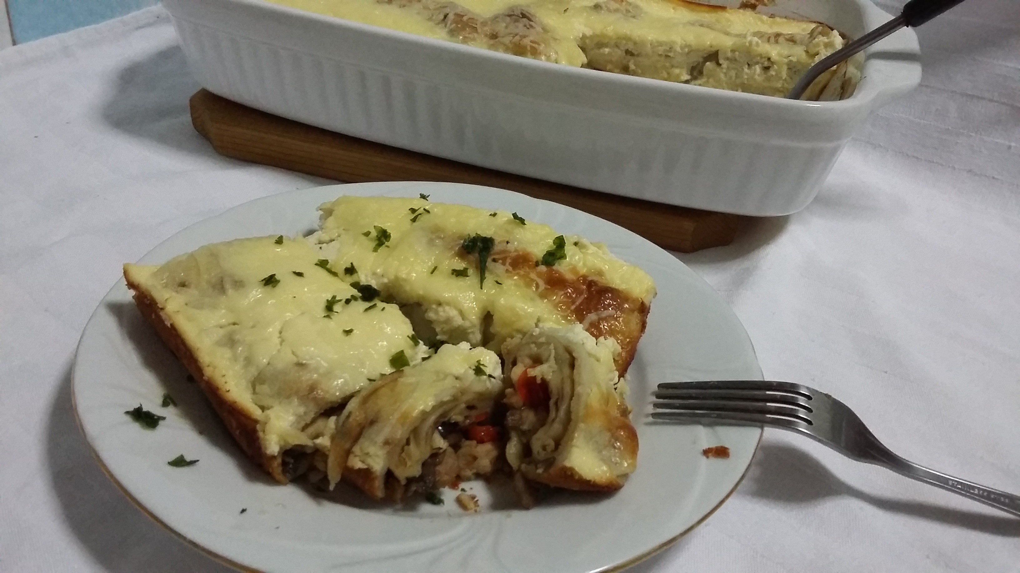 Clatite umplute cu pui si ciuperci, gratinate