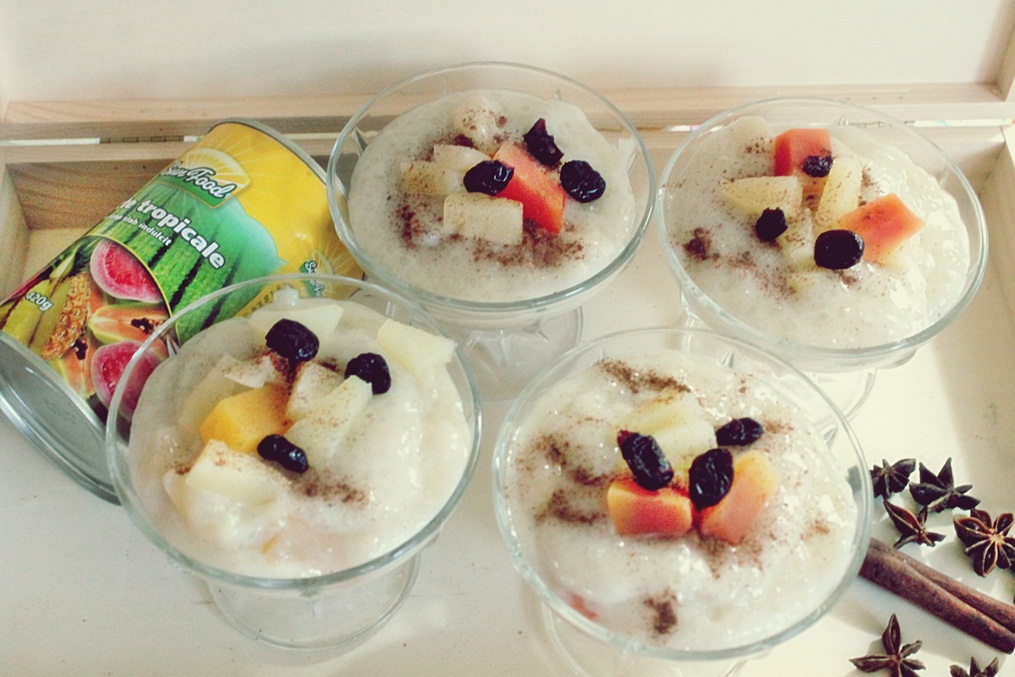 Budinca de tapioca cu lapte de cocos si fructe tropicale