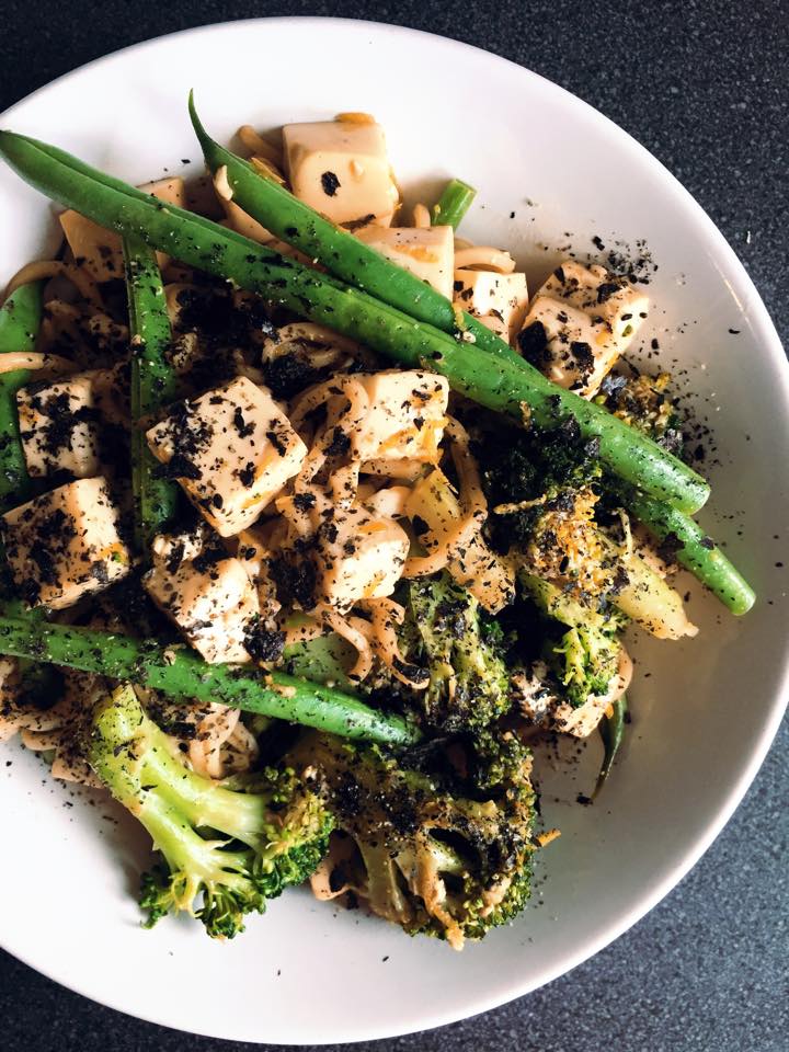 Salata de taitei cu tofu si Furikake