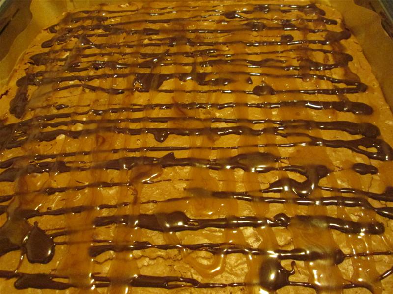 Brownie cu mascarpone si caramel