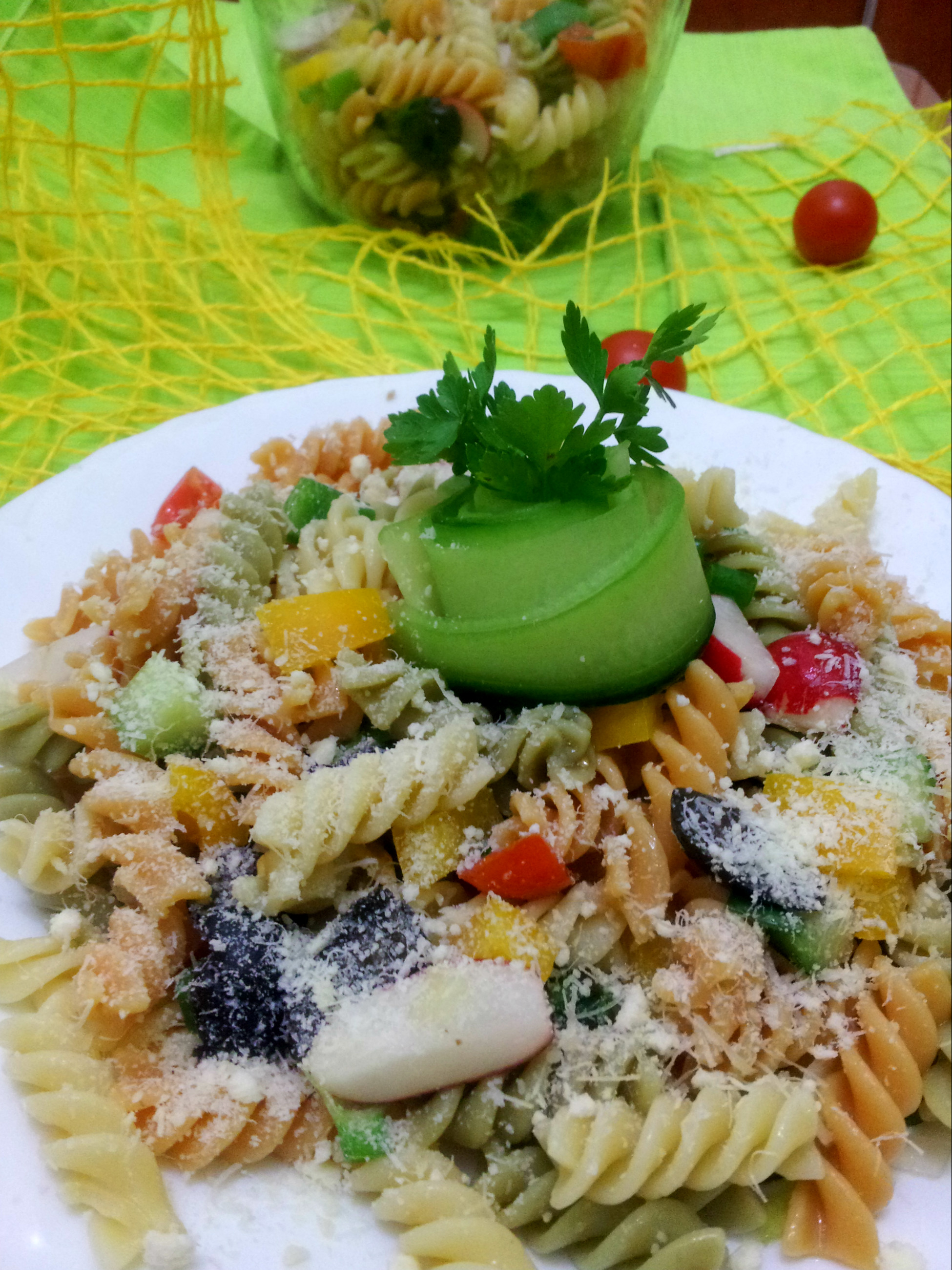 Salata de fusilli cu legume