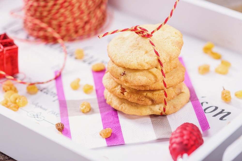 Biscuiti cu ciocolata alba si stafide