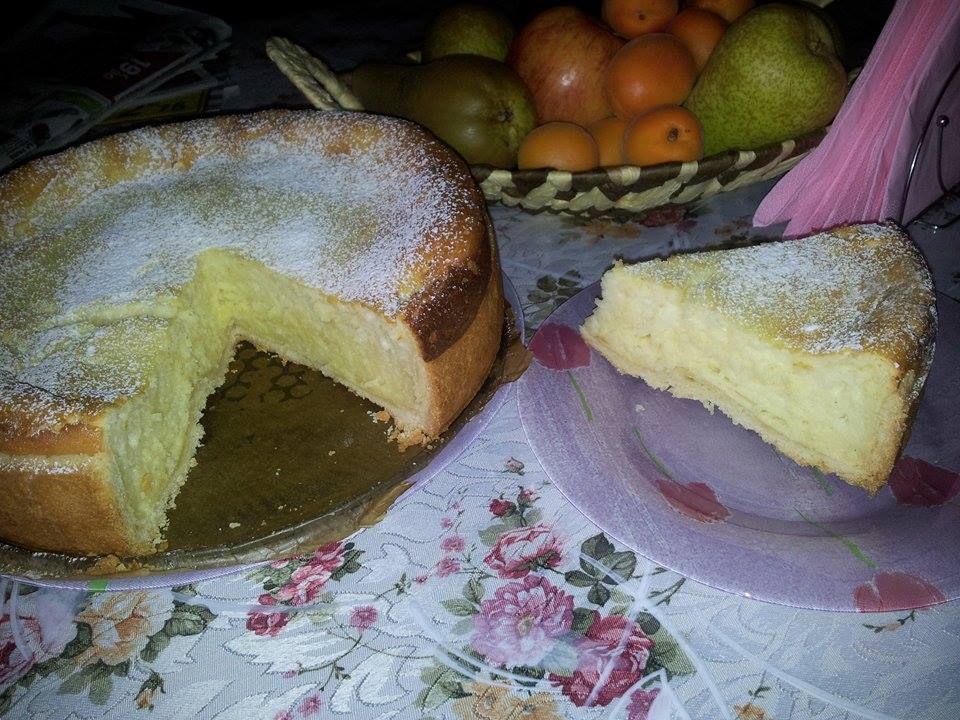 Tarta cu crema de branza si aluat fraged