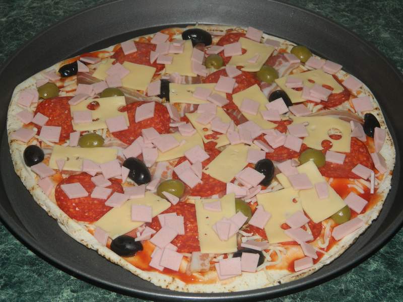 Pizza pe blat de lipie