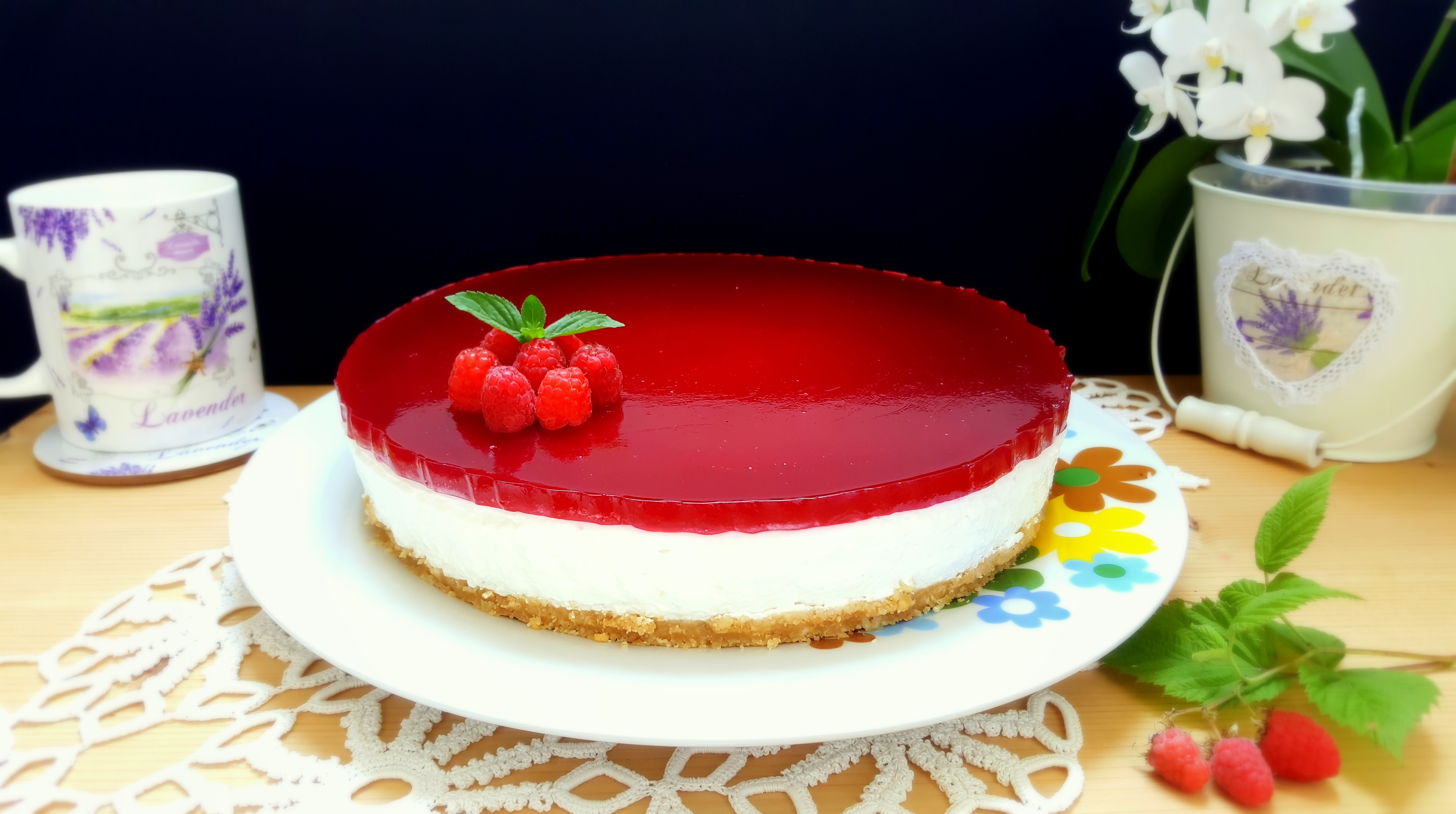 Cheesecake cu jeleu de zmeura