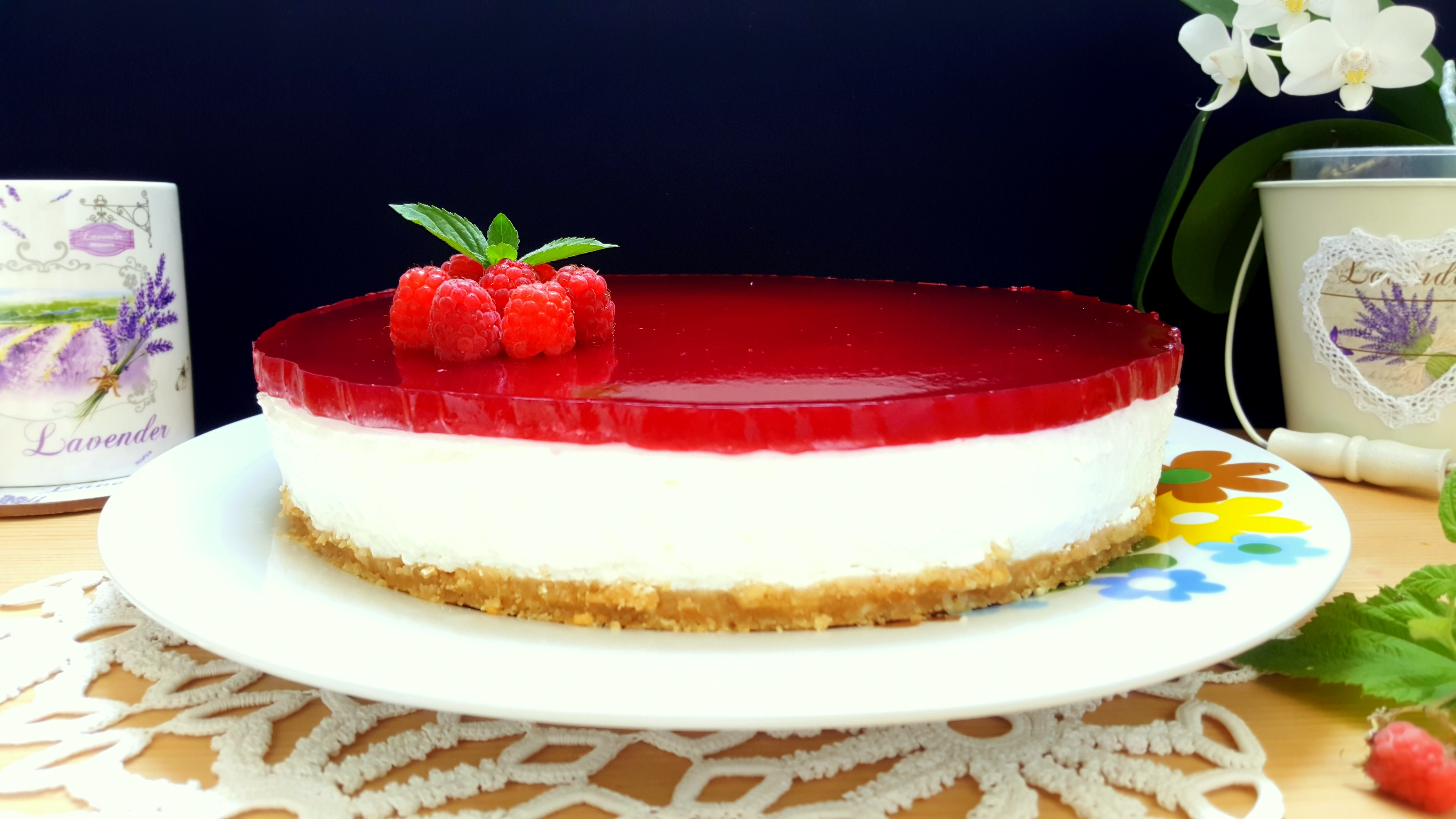 Cheesecake cu jeleu de zmeura