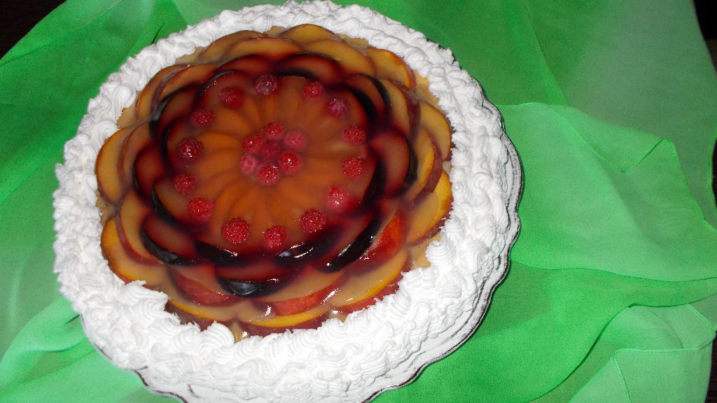 Tarta cu fructe, budinca si frisca