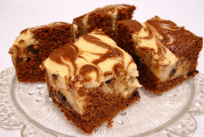 Prajitura marmorata cu branza