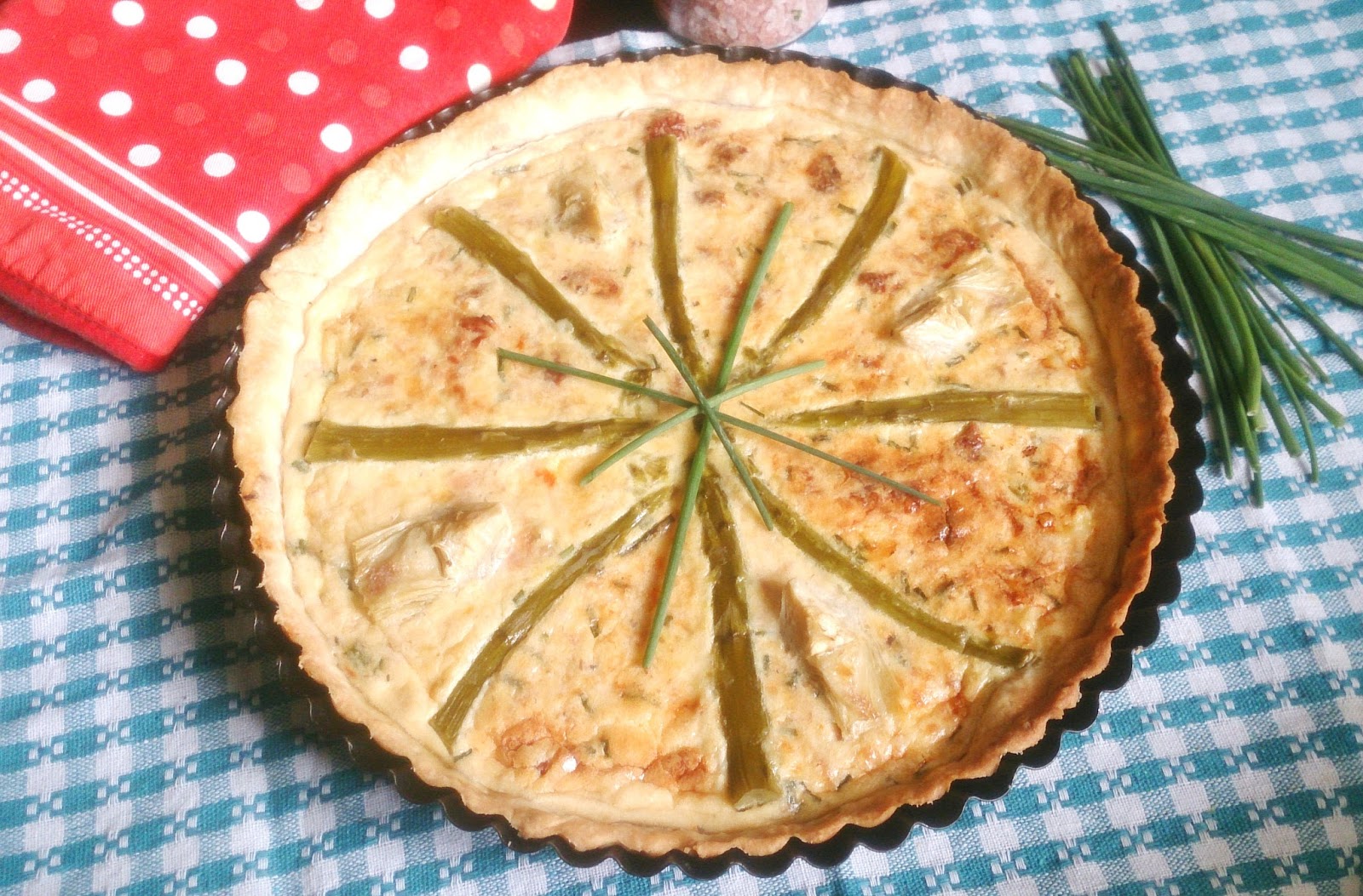 Quiche cu ton, rosii deshidratate si sparanghel