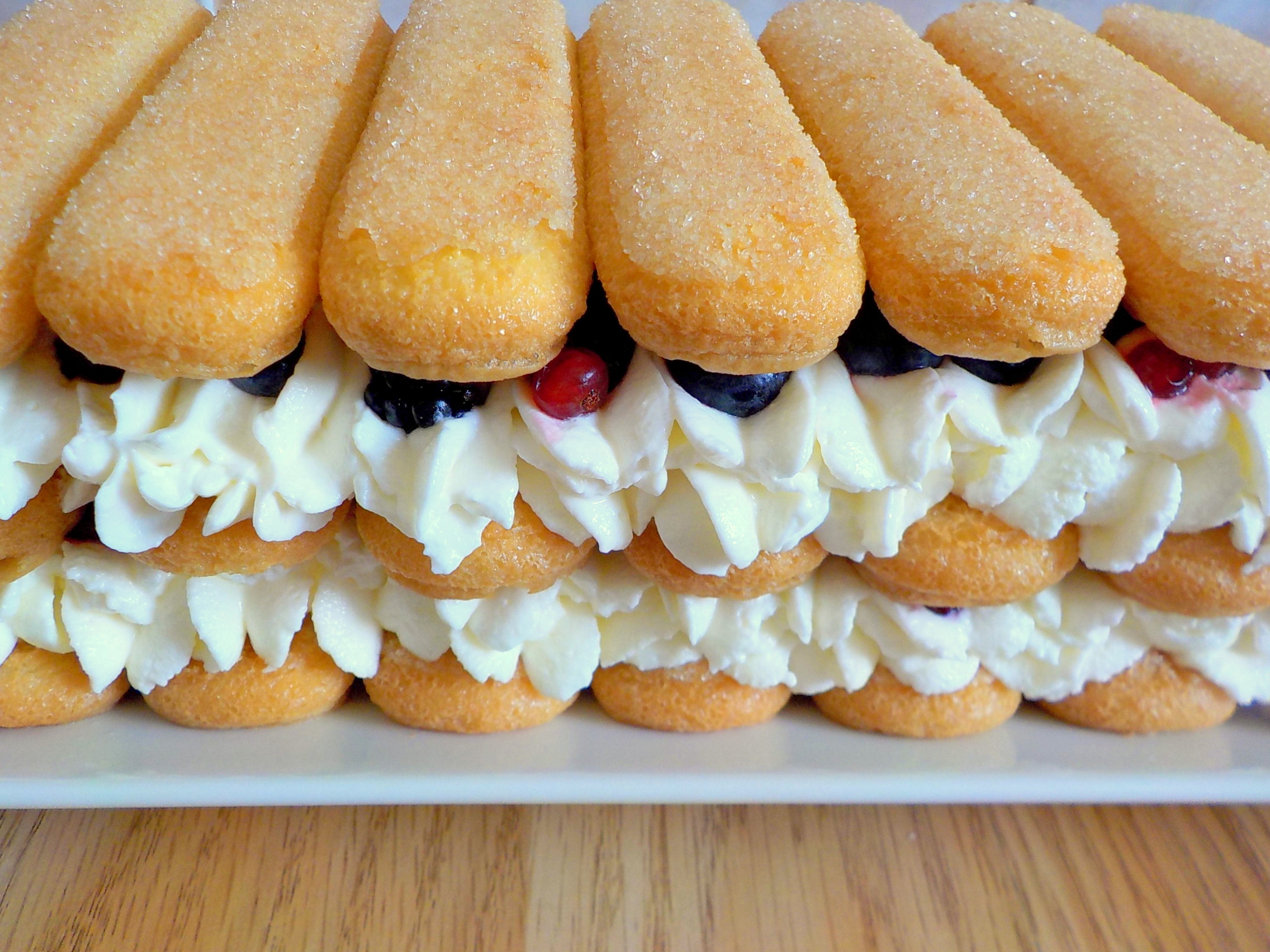 Desert tort cu fructe de padure