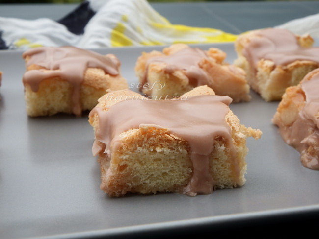 Prajitura cu pere si glazura fondant