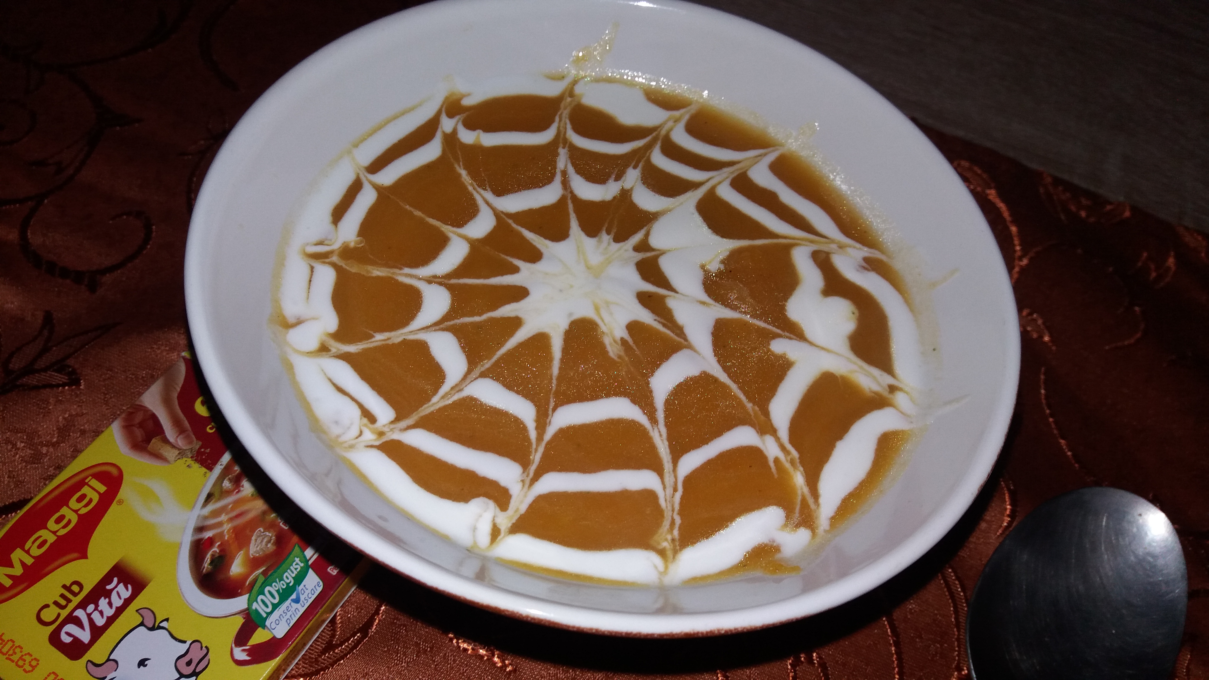 Supa crema de dovleac pentru Halloween