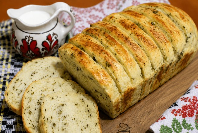 Paine felii cu usturoi (Pull apart bread)