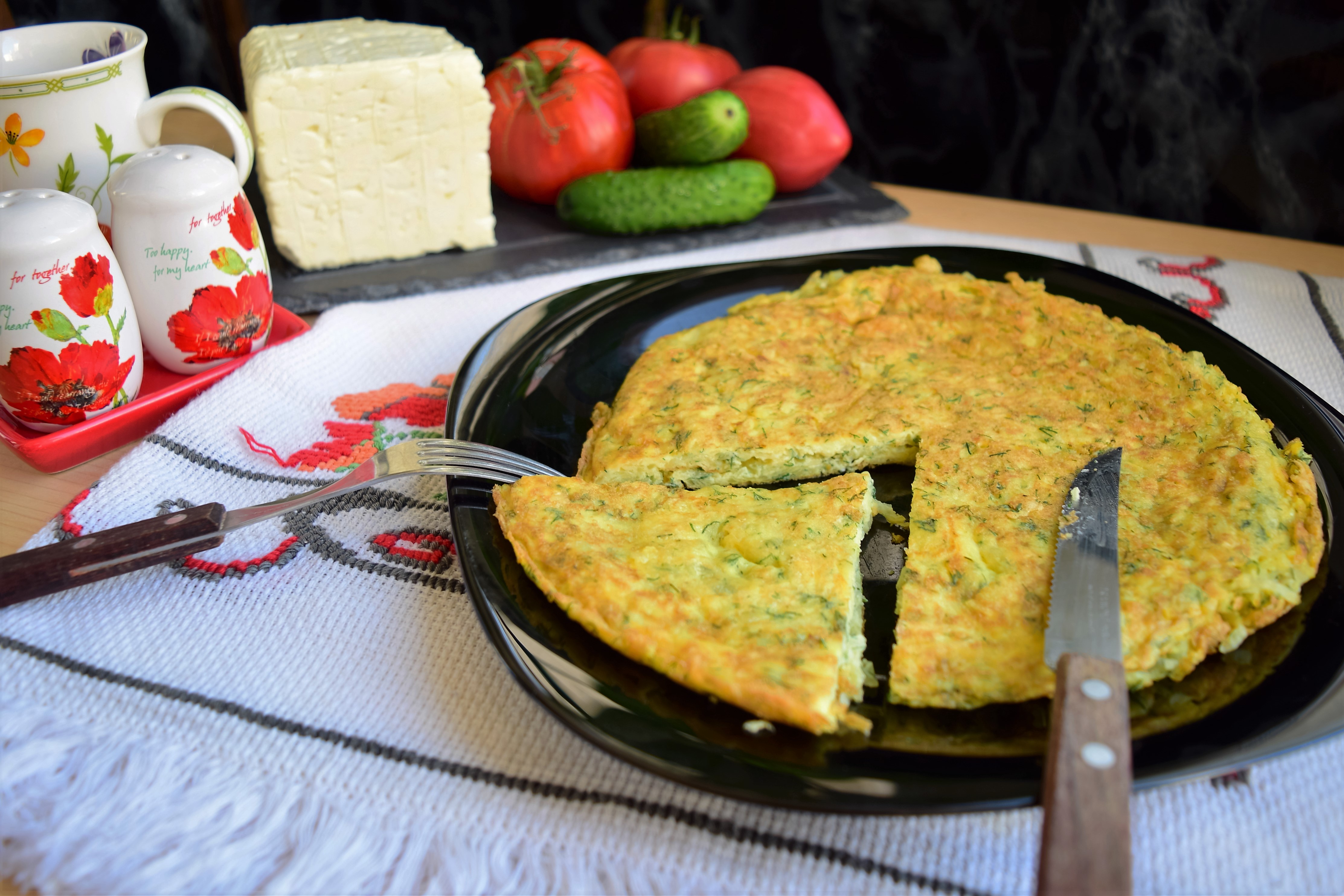 Omleta cu cartofi rasi, cea mai buna reteta pentru un mic dejun delicios