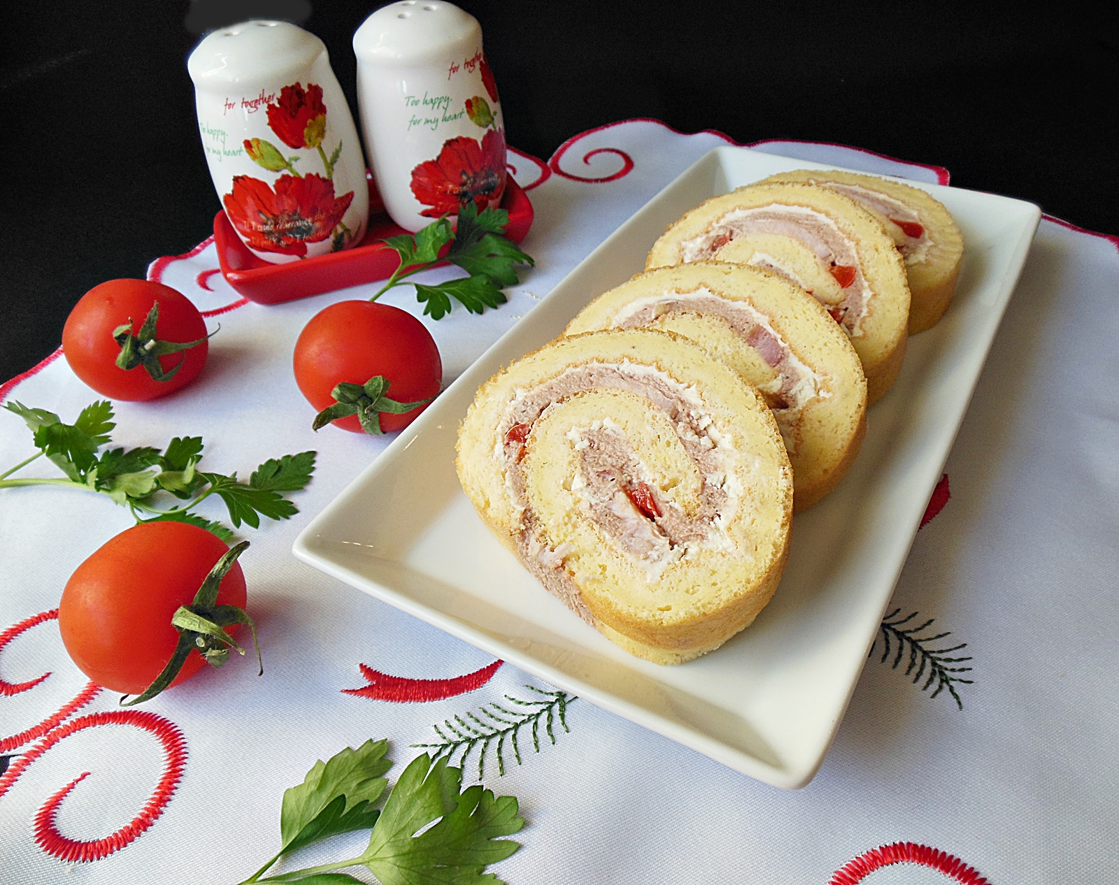 Rulada aperitiv cu pate si crema de branza