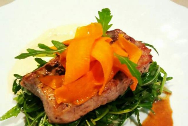 Carne porc pe pat de rucola