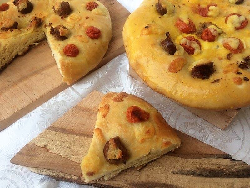 Aperitiv focaccia cu carnati