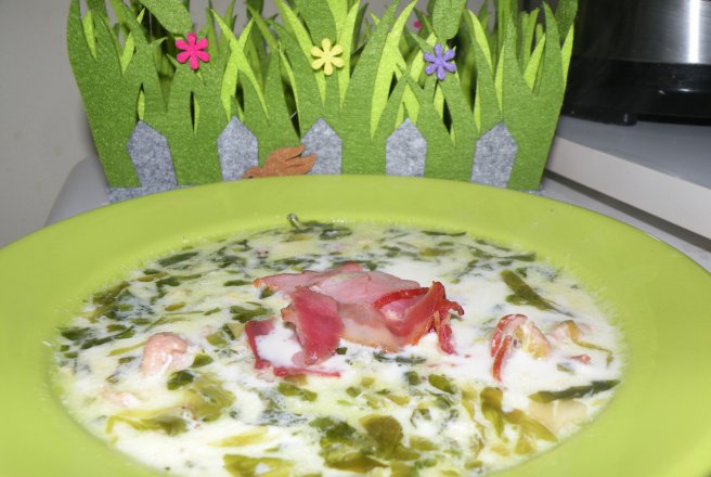 Ciorba de salata verde cu kaiser si bacon