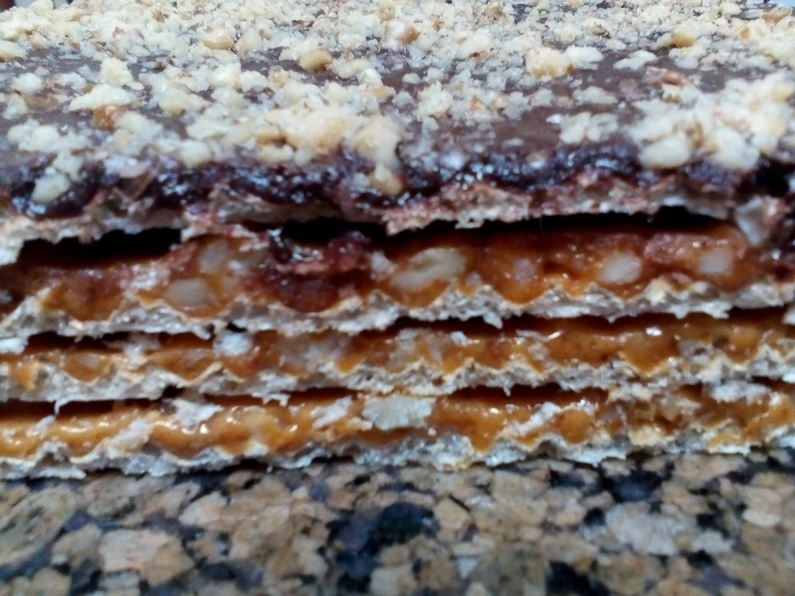 Desert napolitanele copilariei  (nuca, caramel si glazura de ciocolata)