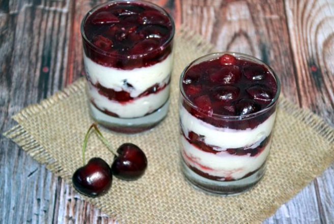 Desert verrine cu cirese si mascarpone