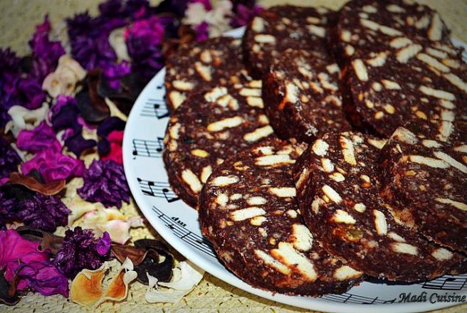 Salam de biscuiţi, reţetă cu unt